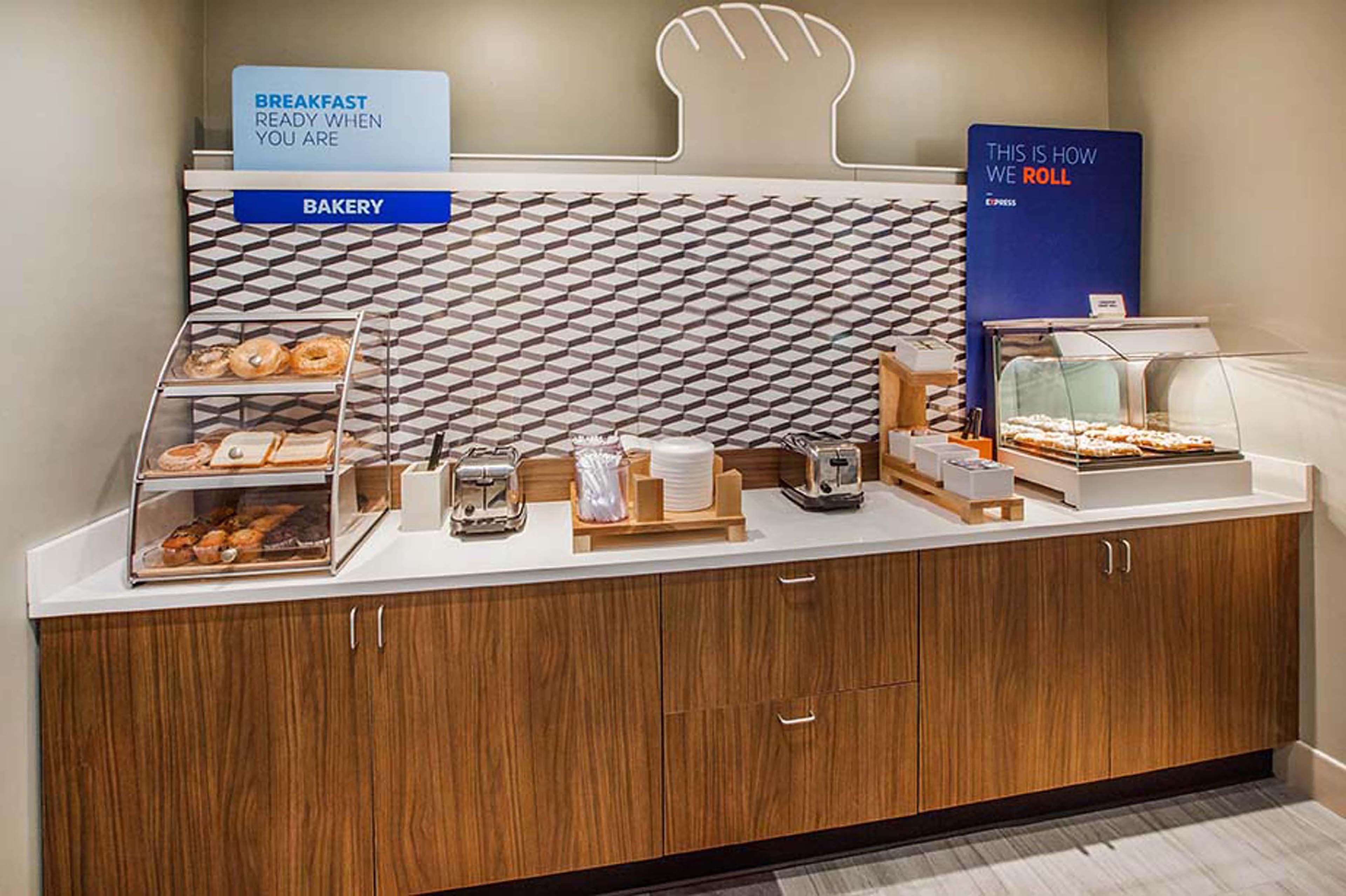 Holiday Inn Express Washington Dc East- Andrews Afb By Ihg Camp Springs Exterior foto
