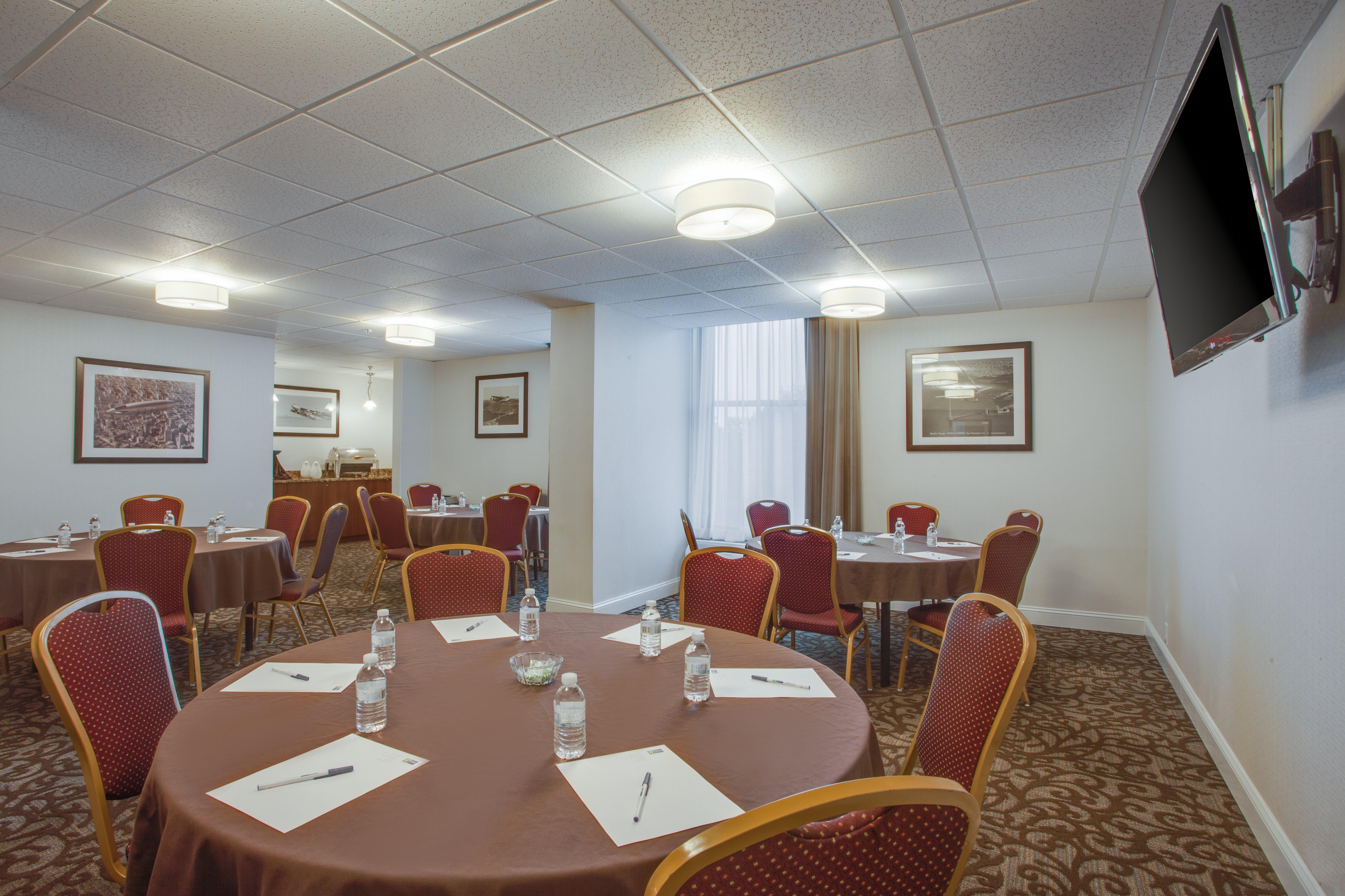 Holiday Inn Express Washington Dc East- Andrews Afb By Ihg Camp Springs Exterior foto