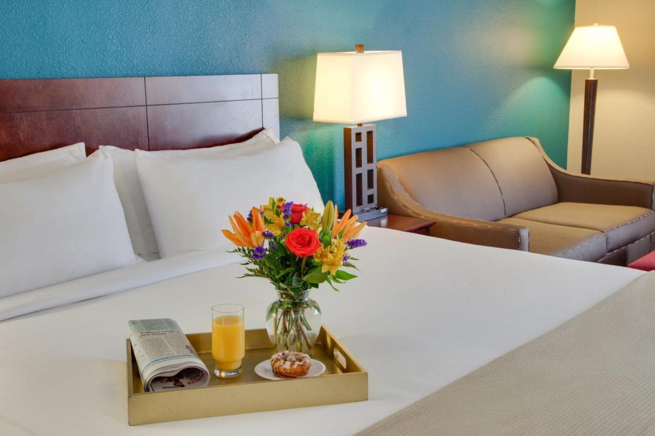 Holiday Inn Express Washington Dc East- Andrews Afb By Ihg Camp Springs Exterior foto