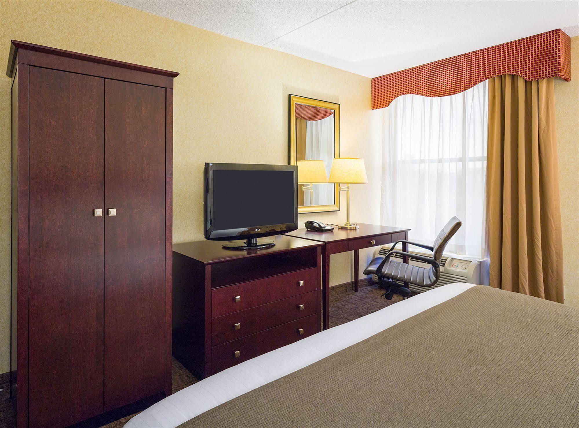 Holiday Inn Express Washington Dc East- Andrews Afb By Ihg Camp Springs Exterior foto